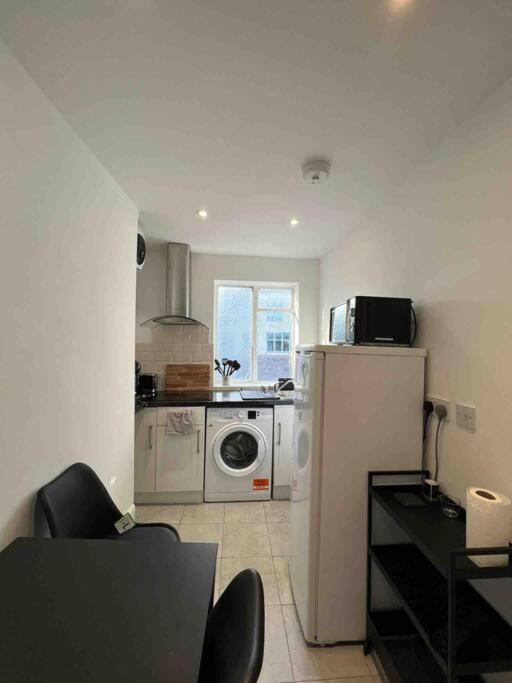 Fully Equipped 2 Bed Flat On Old Compton St! Leilighet London Eksteriør bilde